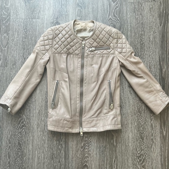 Leather Jacket 100% leather. 3/4 sleeves. Made in Italy. XS. Nude color - Picture 1 of 13